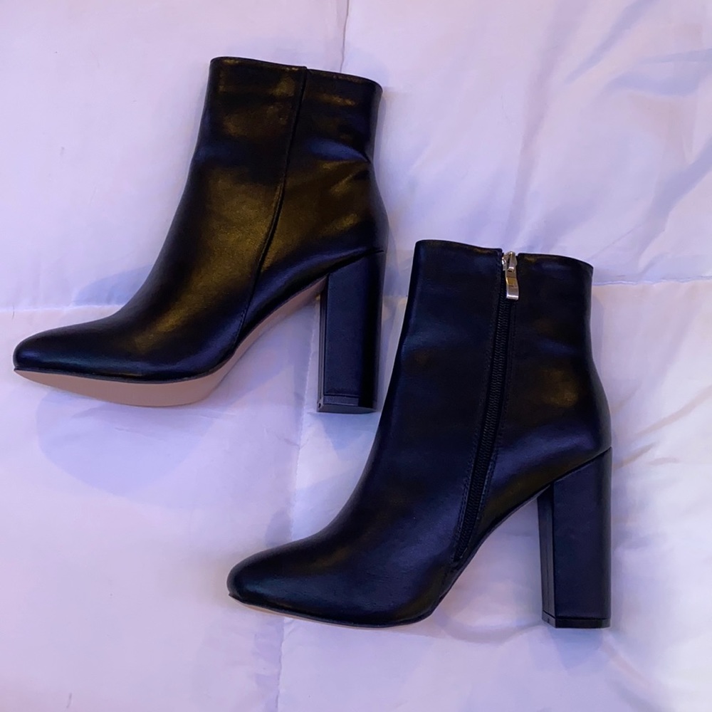 PRETTYLITTLETHING BLACK BOOTIES